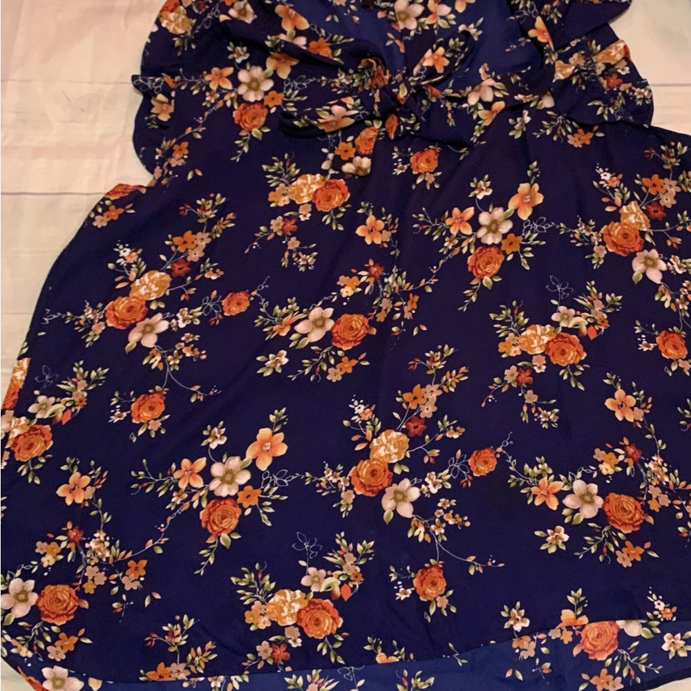 Sweet Rain  blouse Short sleeve
Tie neck
Floral Print